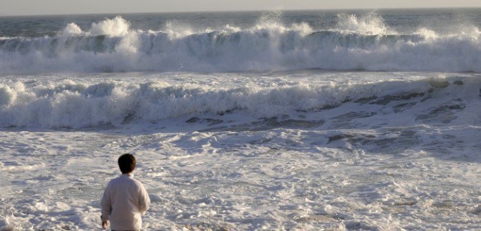 Encuentran fallecida a mujer de 28 años que desapareció tras fuertes marejadas en Cachagua