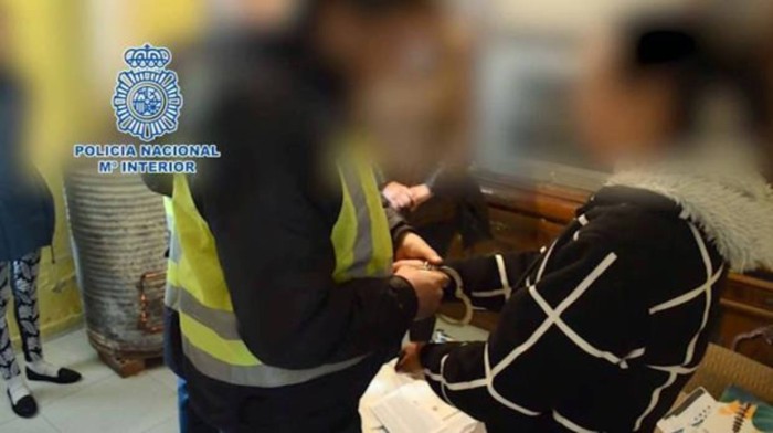 Jóvenes buscaron refugio con su hermana tras huir de padre abusador: ella las traicionó