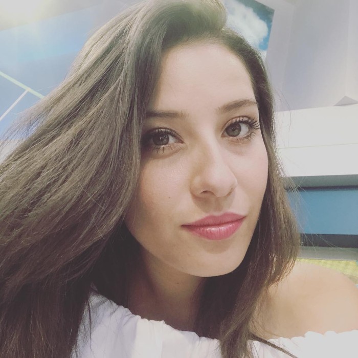 Su primera alfombra roja: Coté Quintanilla se lució en BMI Latin Awards con transparencia