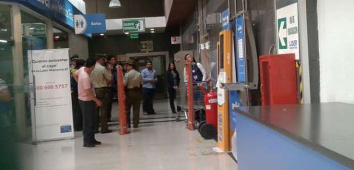 Hallan feto en baño de conocido supermercado en Concepción: clienta dio aviso