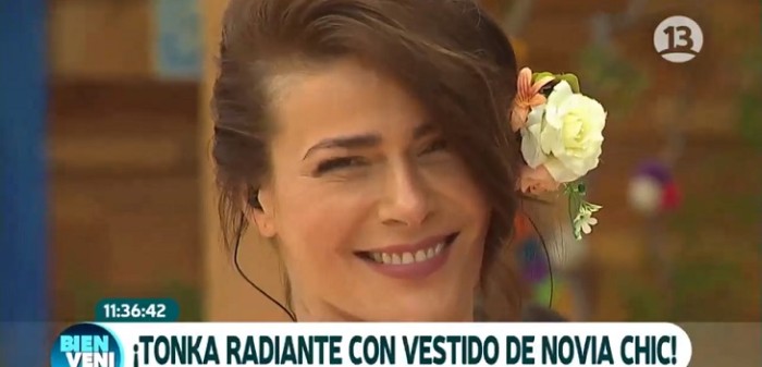 Tonka Tomicic sorprende a sus compañeros al desfilar vestida de novia en ‘Bienvenidos’