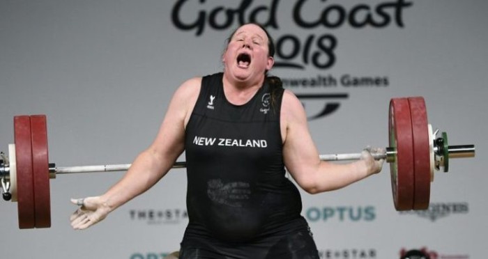 ¡Horrible! Pesista sufrió escalofriante lesión al intentar levantar 132 kilos