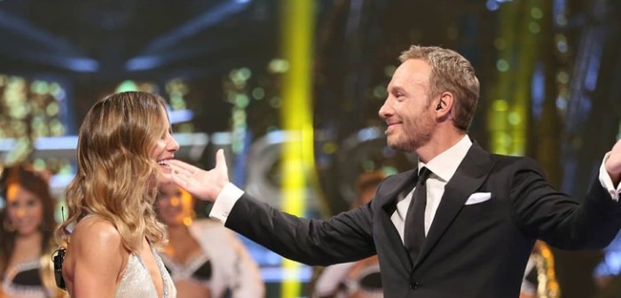 ¿Otra vez? Diana Bolocco recibió duras críticas por usar extravagante vestido en 'Vértigo'