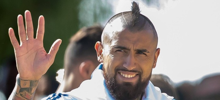 Fanático de Arturo Vidal se tatuó su rostro en la pierna: el jugador agradeció el gesto