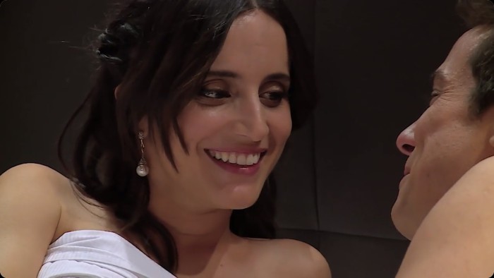 Camila Hirane revela truco para grabar escenas de intimidad en 'Verdades Ocultas'