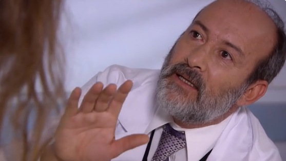 Seguidores de nocturna de Mega reconocieron a doctor: ha aparecido en varias producciones