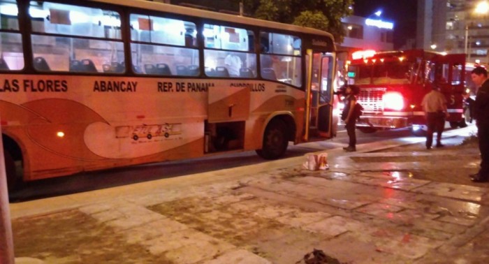 Sujeto le prendió a fuego a una mujer al interior de un bus en Lima: dejó 10 heridos
