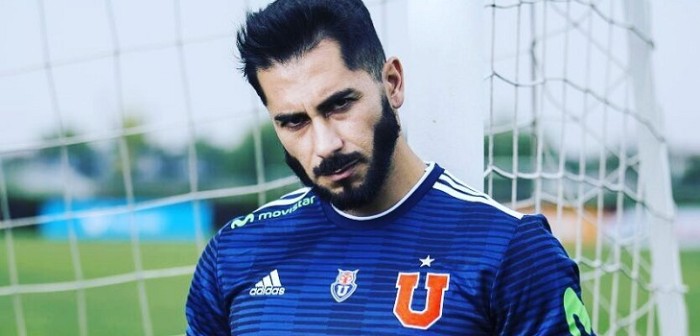 Johnny Herrera reaccionó a polémico lienzo que hinchas de la 'U' colgaron en el Nacional