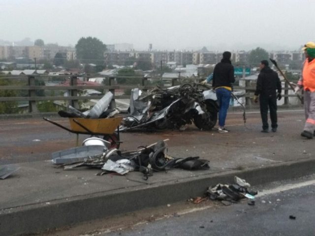 Fatal desenlace de asaltantes en Hualpén: vehículo que robaron quedó partido en dos