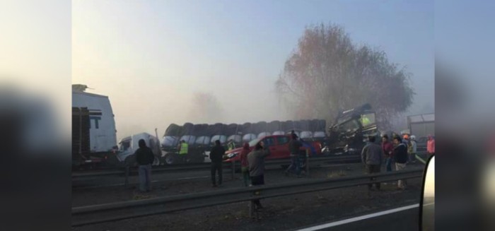 Un fallecido y 24 vehículos dañados dejó múltiple colisión en Ruta 5 Sur