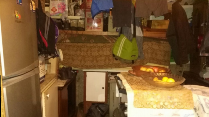 La dramática y precaria situación que afecta a abuelos de Puerto Montt: viven sobre bodega