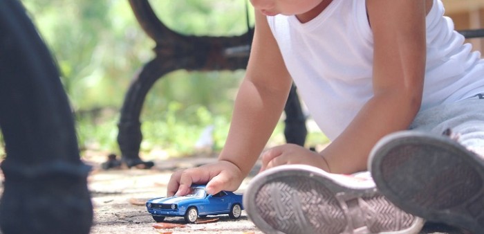 Padre asegura que expareja le da cerveza a su hijo de 2 años: compartió inquietante video