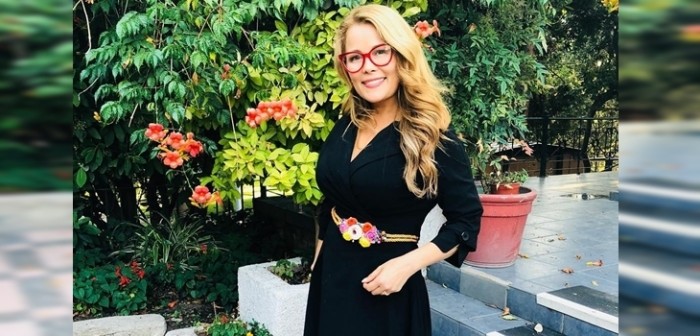 Cathy Barriga sacó risas con postal familiar 'photoshopeada' para celebrar aniversario