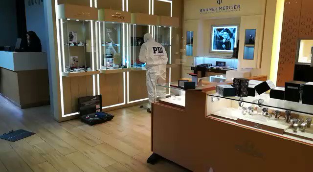 Asaltan joyería en Vitacura con organizado plan: delincuentes fingieron ser clientes