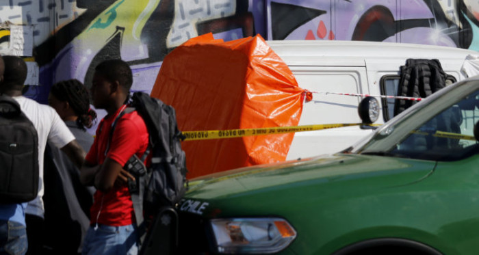 Haitiana muere en furgón y familiares acusan discriminación: preguntaron su nacionalidad