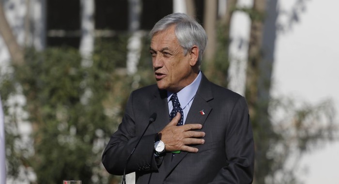 Sebastián Piñera muestra rincón de La Moneda donde 'algunos presidentes trabajaron mucho'