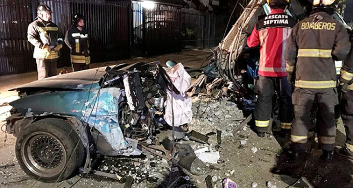 Hombre murió en Talca tras chocar contra un poste: vehículo quedó partido en dos