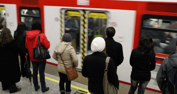 Metro pide la desvinculación de funcionaria que protagonizó polémica con pasajera