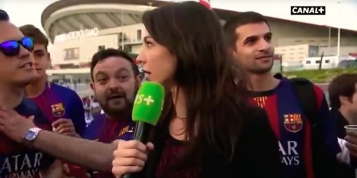 Periodista francesa sufre acoso de parte de hinchas de Barcelona en pleno despacho