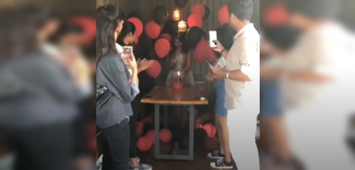 Joven vivió su peor pesadilla mientras le cantaban cumpleaños feliz por culpa de las velas