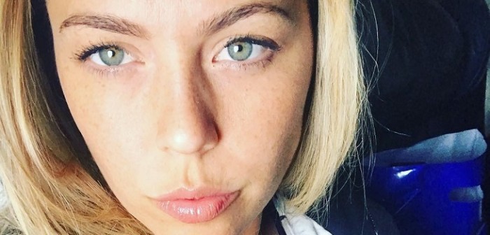 Daniela Aránguiz y su hermana Fernanda Machuca posan para delicada sesión de fotos