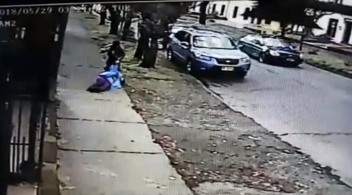 Adulta mayor fue víctima de brutal asalto en Los Ángeles: cámara registró terrible escena