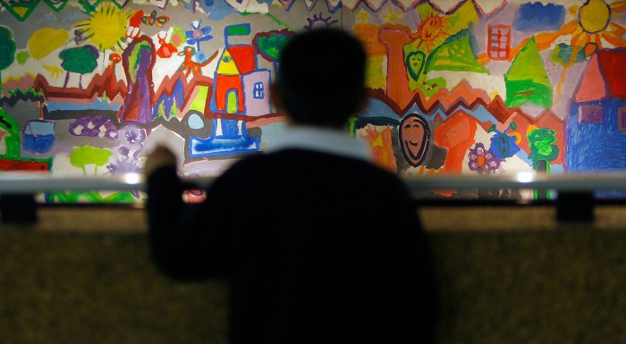 Abogado que trabaja con el Sename fue detenido por almacenamiento de pornografía infantil