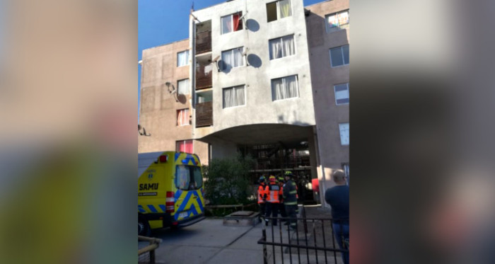 Salvó de milagro: hombre de 45 años cayó desde techo de edificio de 5 pisos y sobrevivió