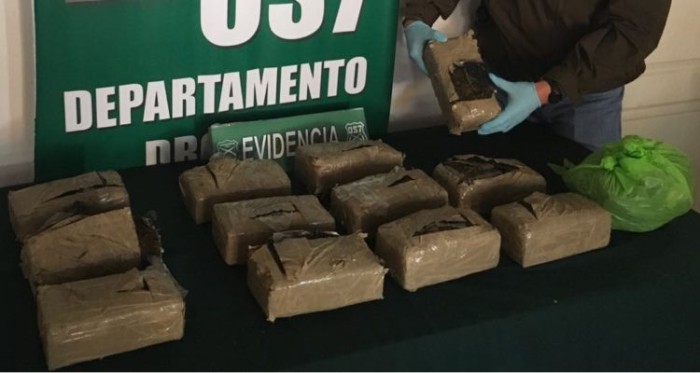 Fueron a un retiro pero se encontraron con droga escondida cerca de playa Arica