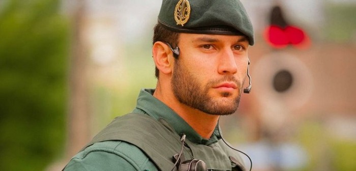 Se veía venir: guardia civil español que causó furor en redes debuta como modelo