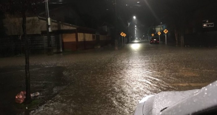 Inundaciones y derrumbes: sistema frontal en región del Bío Bío dejó impactantes registros