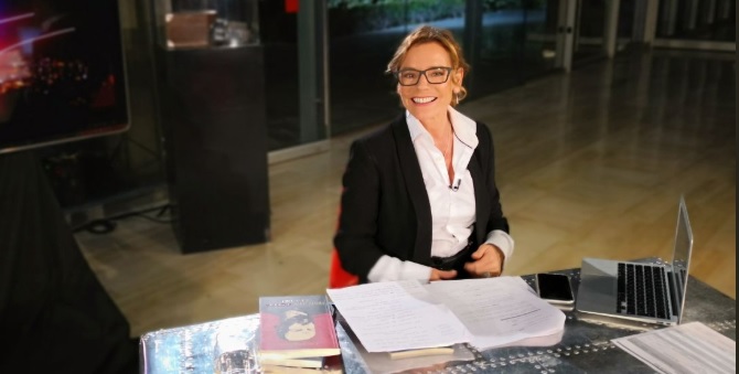 TVN suspende a comediante de late de Kathy Salosny tras polémica con Denisse Malebrán