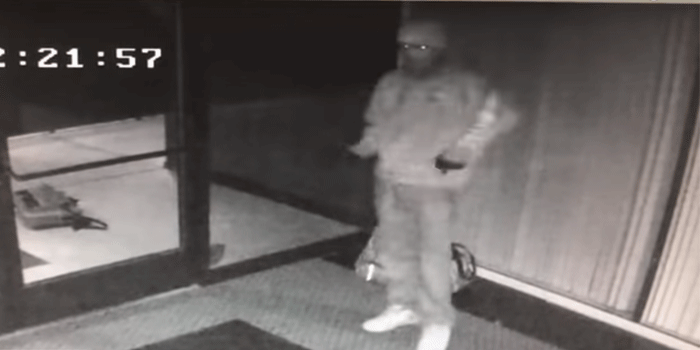 Ladrón se convierte en viral tras celebrar su hurto al estilo Michael Jackson