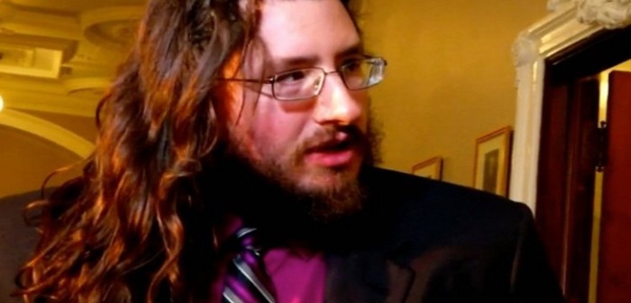 Hombre de 30 años fue demandado por sus papás: juez ordenó que se fuera de la casa