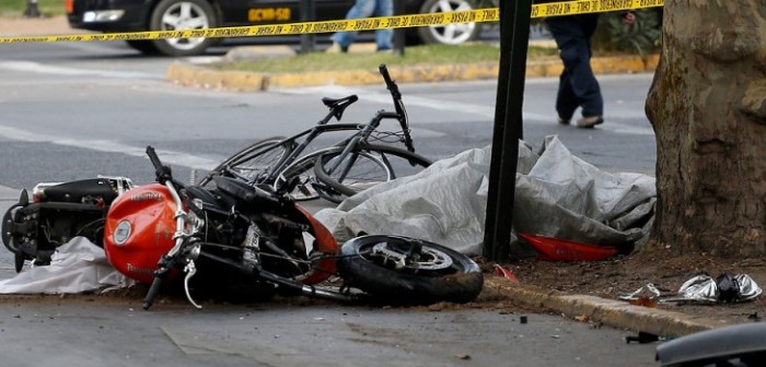 Motorista pierde la vida tras impactante accidente en Santiago: chocó contra un árbol