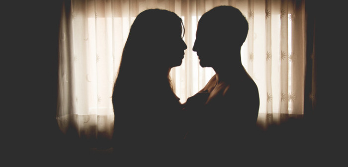 3 cosas que las parejas felices hacen para mantener viva la pasión sexual