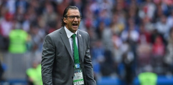 Hinchas de la 'Roja' dedicaron hilarantes memes contra Pizzi tras su debut en el Mundial