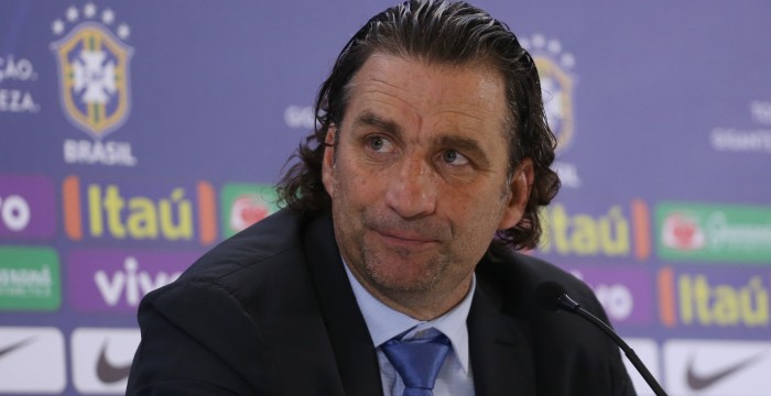 El gran susto de Pizzi: avión en el que iba aterrizó de emergencia por incendio de motor