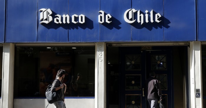 Banco de Chile deberá pagar más de $19 mil millones a clientes tras demanda de Sernac