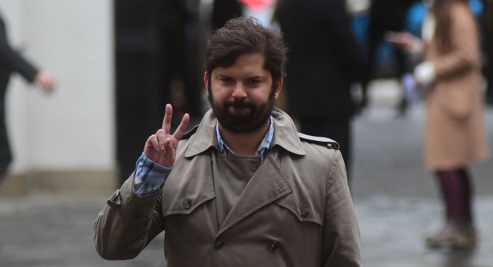 Gabriel Boric cae en clásica broma de los gemidos en plena sesión de comisión de diputados