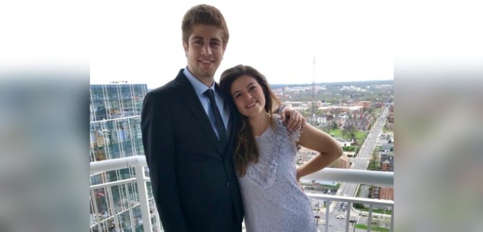 Joven hizo creer a su novio que había perdido beca: ahora deberá pagarle millonaria suma