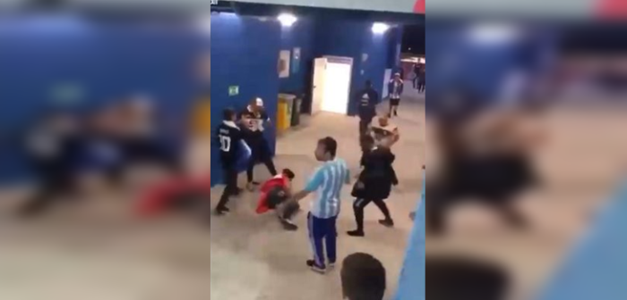 Brutal golpiza: hinchas argentinos descargaron su furia contra dos fanáticos croatas
