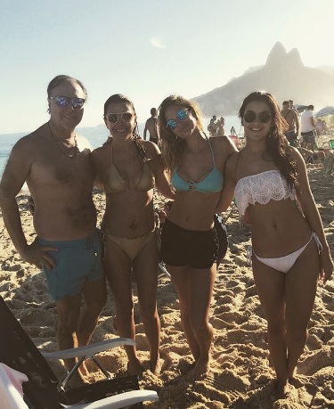 Carolina y sus hijas / Instagram