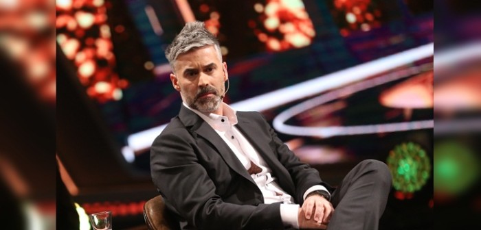 Carlos Díaz reveló el origen del tic más característico de su rol en 'Verdades Ocultas'