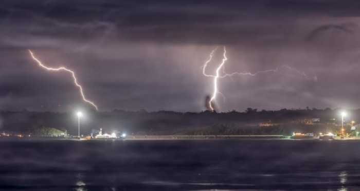 Sistema frontal no para: regiones de Maule y Bío Bío en alerta por tormentas eléctricas
