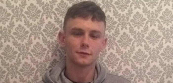 Joven quiso probar que su chaleco era 'anti-apuñaladas': murió tras agredirse en el pecho