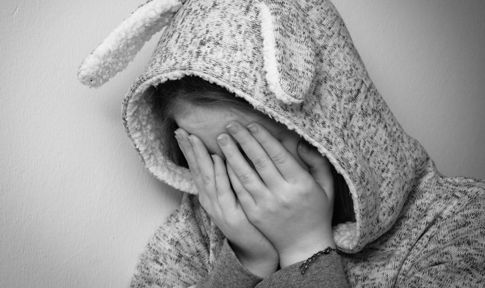 Hombre habría abusado sexualmente de su hija de 13 años en Valdivia: madre lo denunció