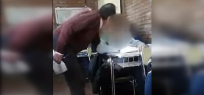 Alumnos registran momento en que profesor toca partes íntimas de alumno en clases