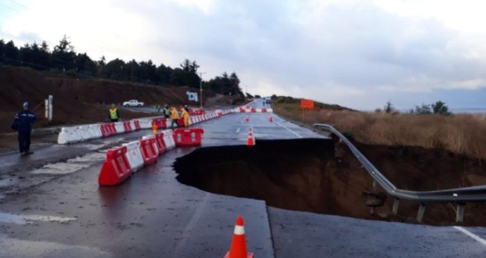 Camino de región de Valparaíso sufrió con enorme socavón que 