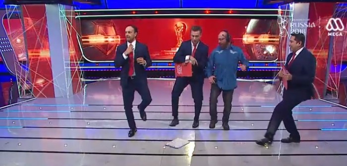 La cómica caída de Fernando Solabarrieta durante transmisión del mundial de Rusia